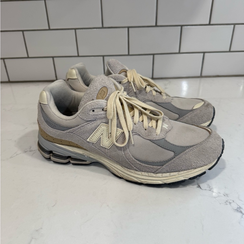 New Balance 2002R Men’s Shoes